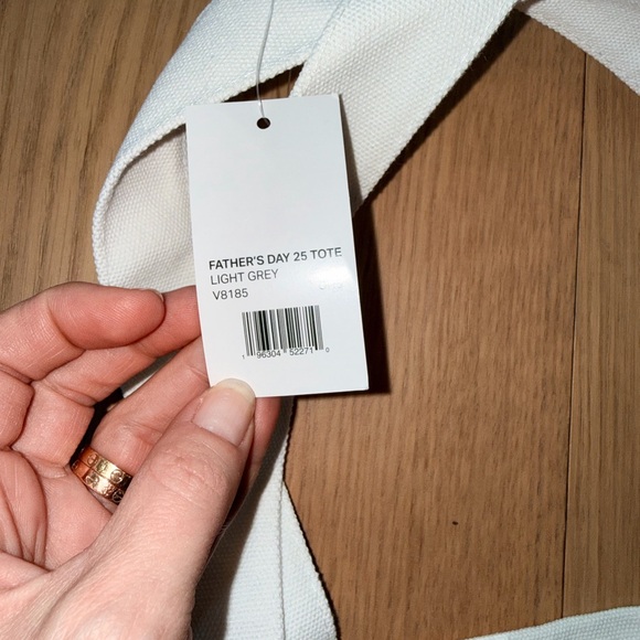 Vuori - White and Gray Patterned Tote Bag - Picture 6 of 8